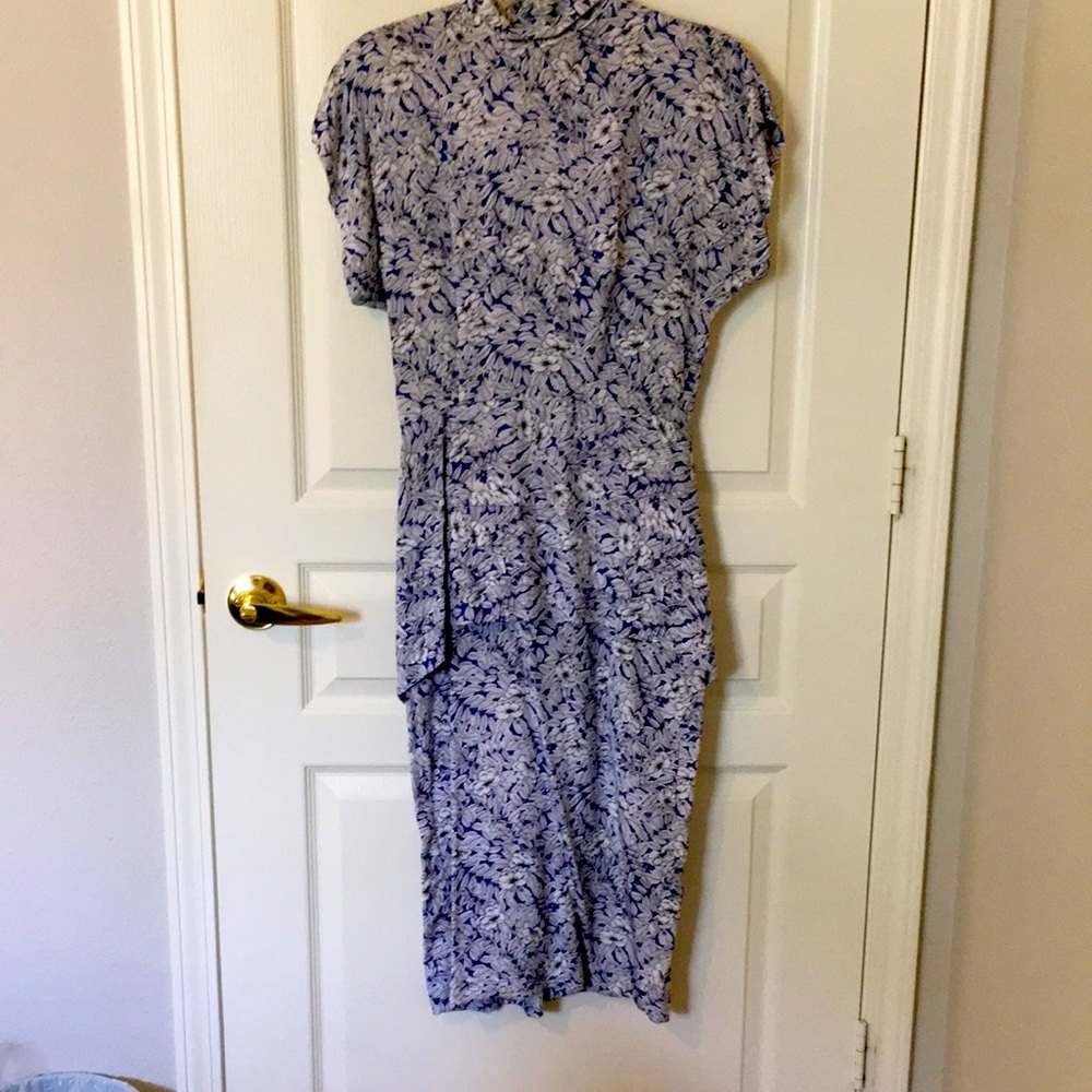 Very pretty summer dress!